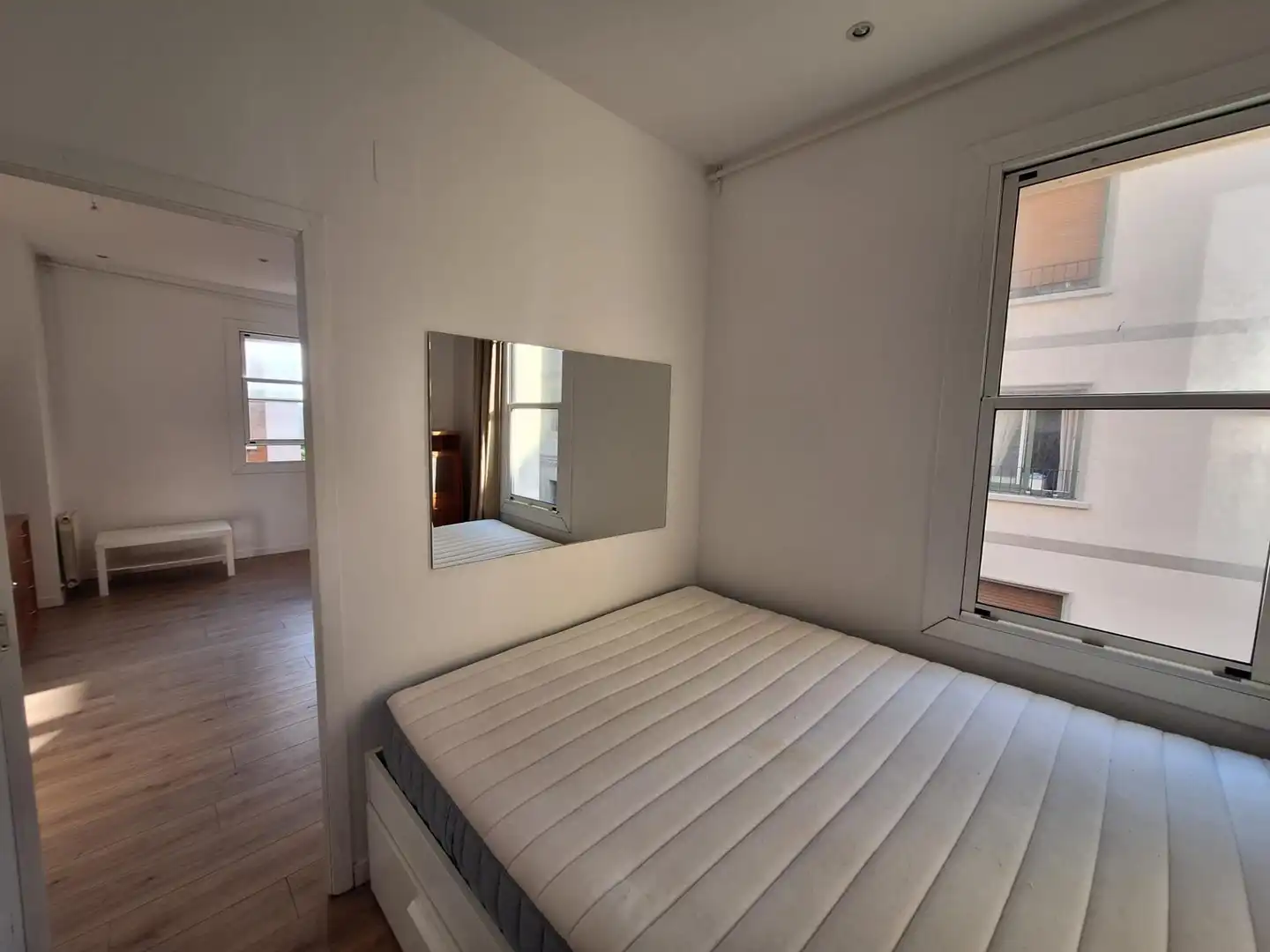 Schlafzimmer von Wohnung zum Verkauf in Barcelona mit Klimaanlage und Heizung