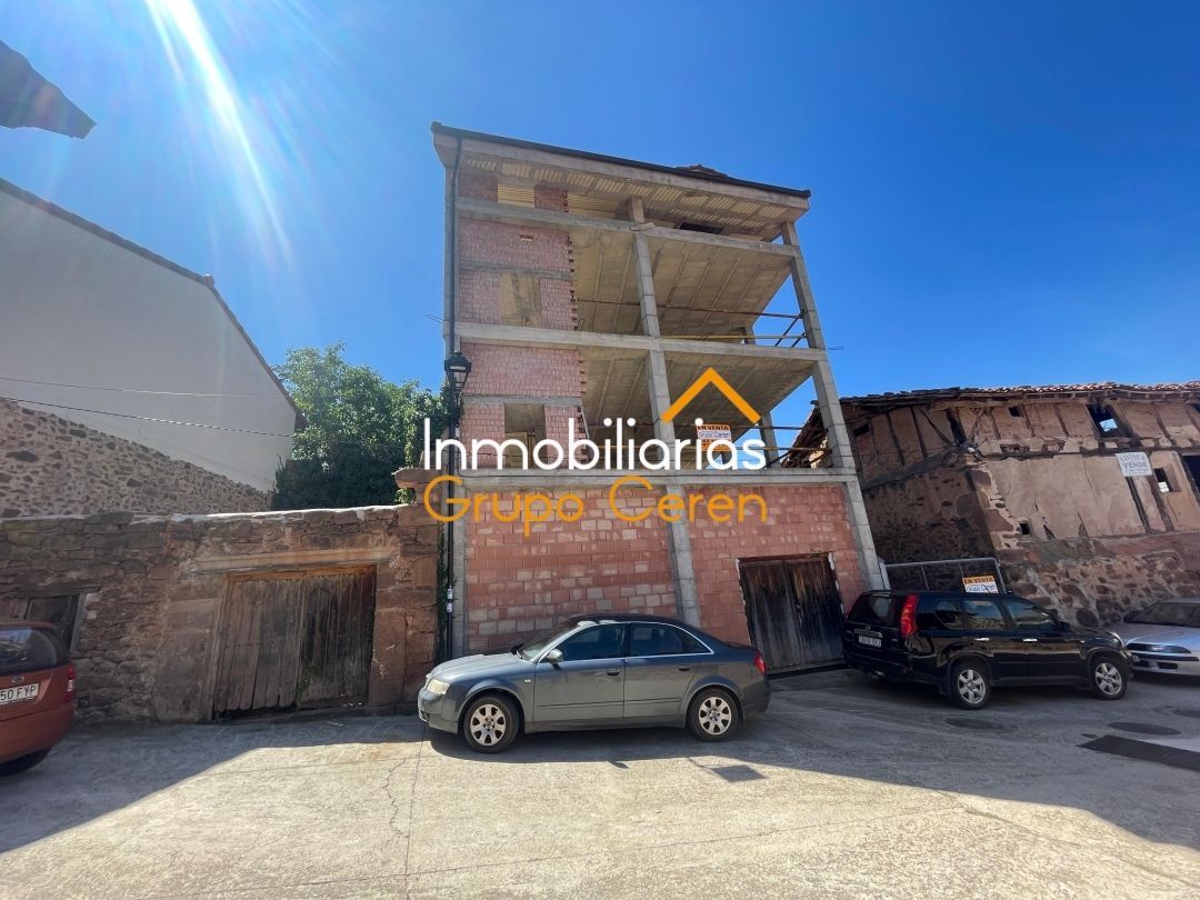 Vista exterior de Edifici en venda en Valgañón