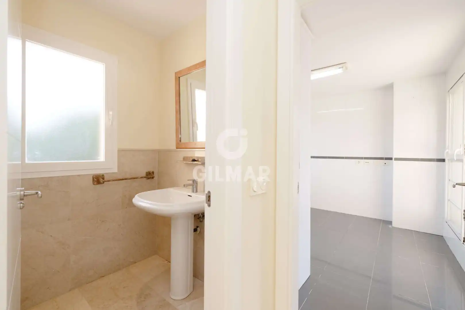 Baño de Dúplex en venta en Estepona con Calefacción, Jardín privado y Piscina