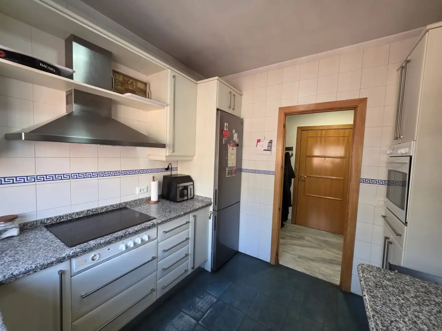 Cuina de Àtic en venda en Sevilla amb Aire condicionat, Terrassa i Traster