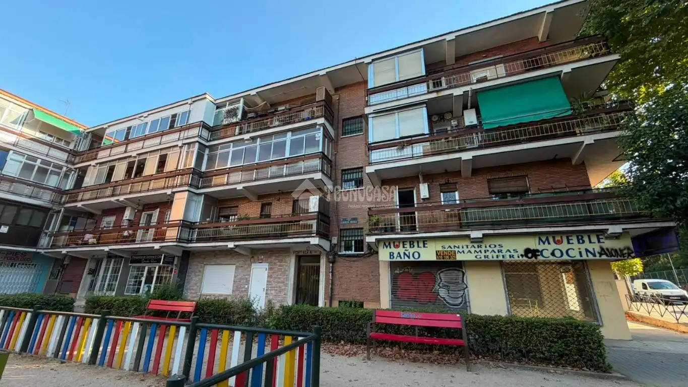 Vista exterior de Pis en venda en Madrid amb Terrassa