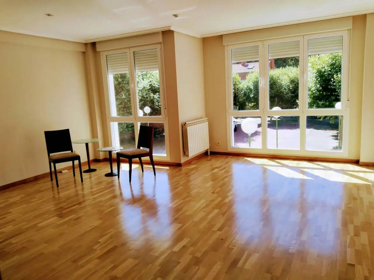 Sala de estar de Dúplex de alquiler en Burgos con Calefacción, Parquet y Amueblado