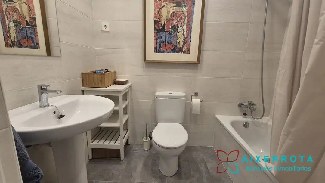 Bany de Pis en venda en Getxo  amb Calefacció, Jardí privat i Terrassa