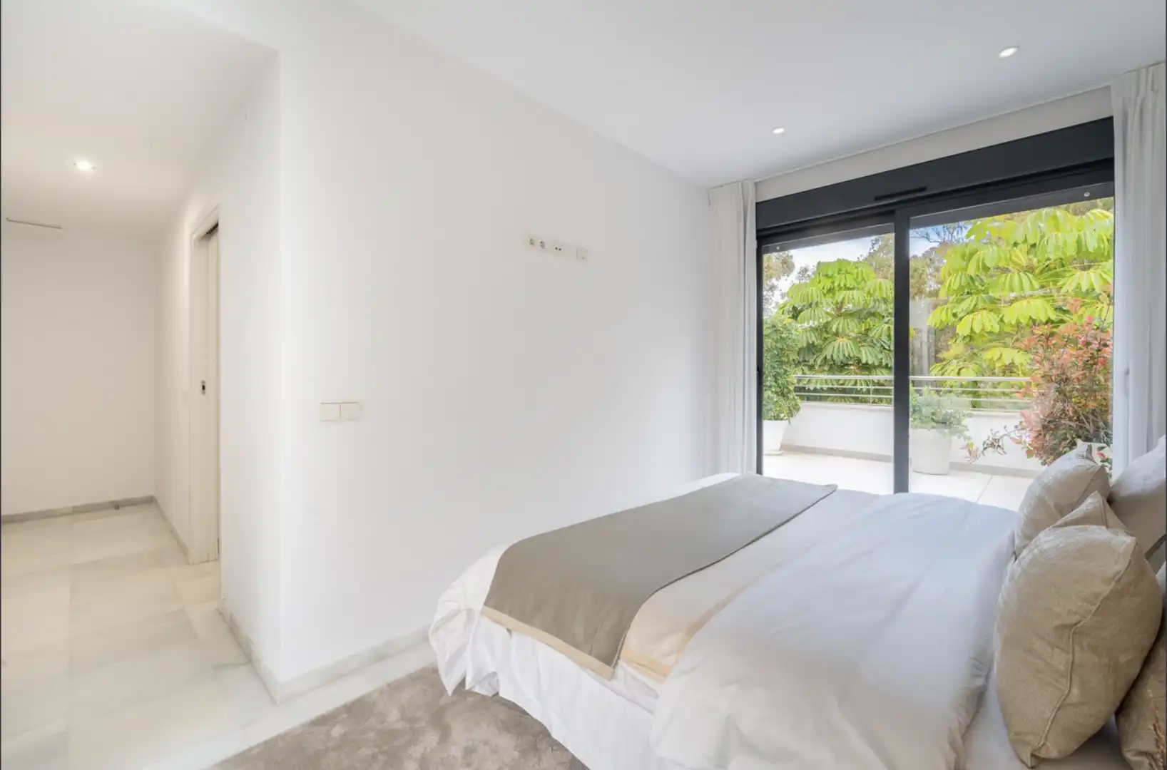 Habitación de Apartamento de alquiler en Marbella con Aire acondicionado, Terraza y Amueblado