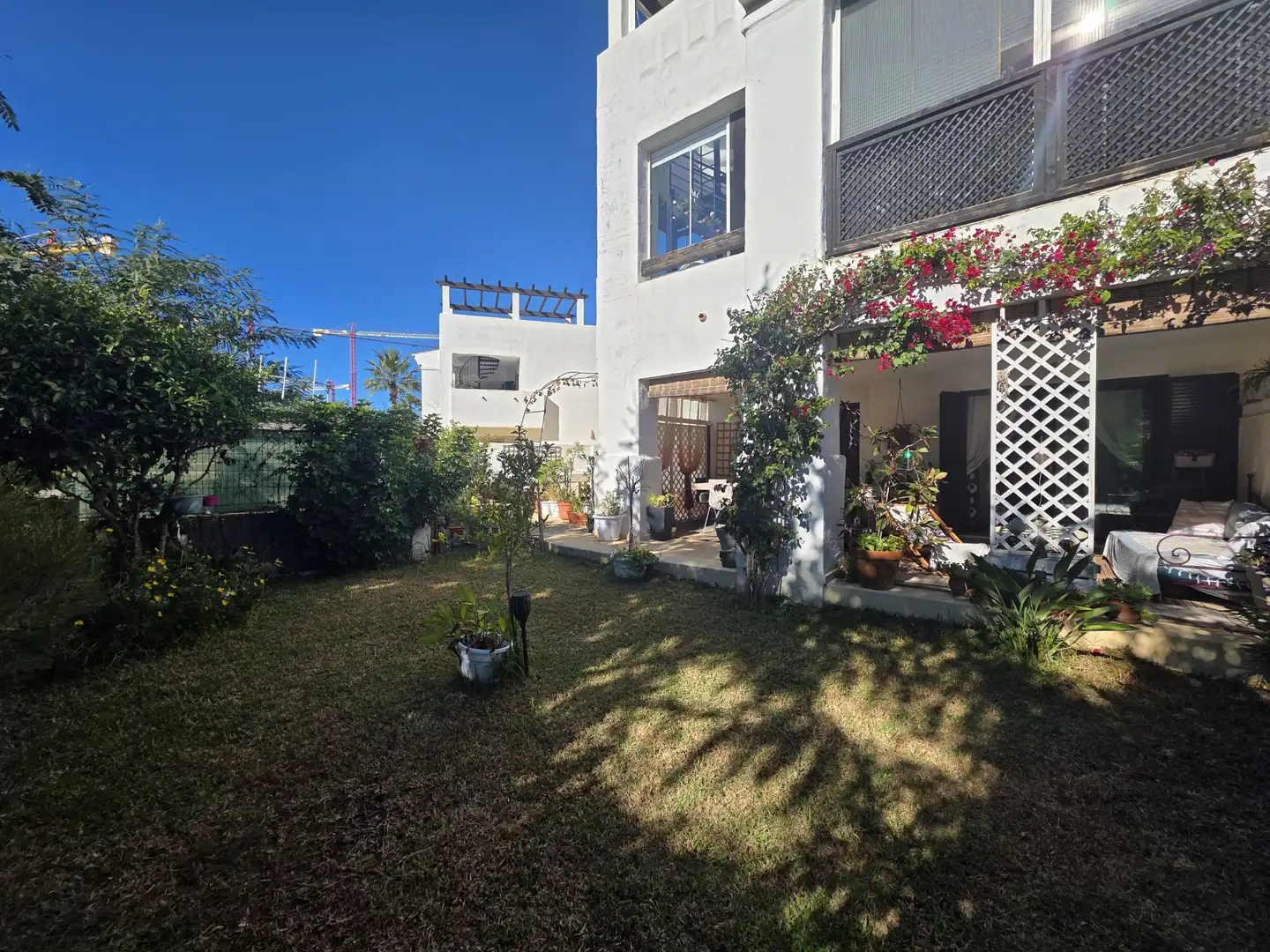Garten von Erdgeschoss zum Verkauf in La Alcaidesa mit Klimaanlage, Privatgarten und Terrasse