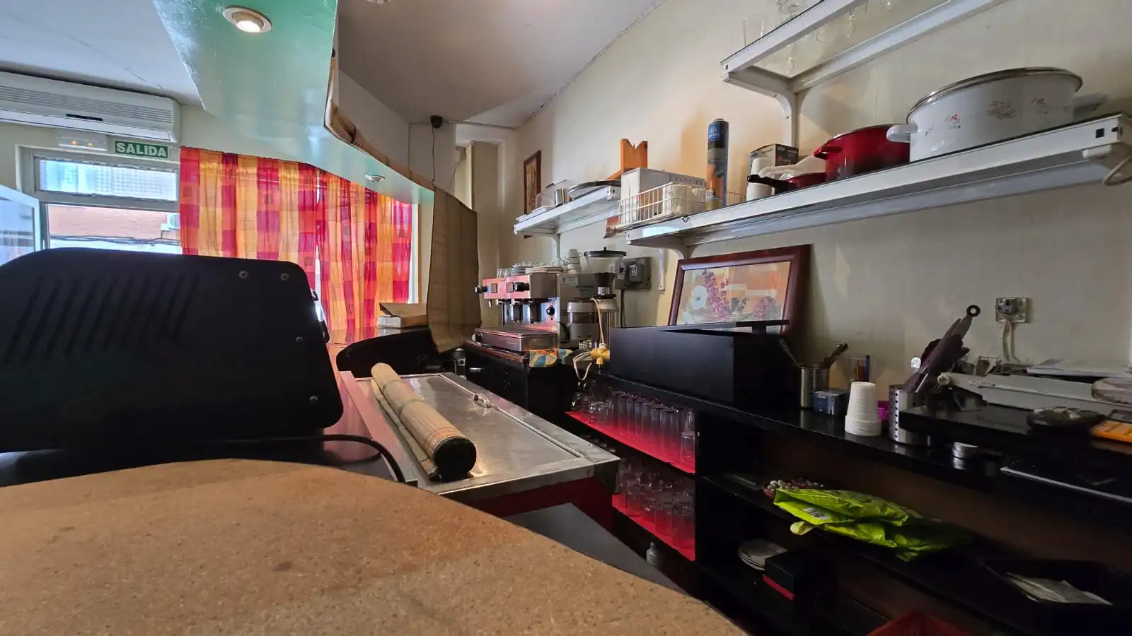 Cocina de Local en venta en Alcalá de Henares con Aire acondicionado y Amueblado