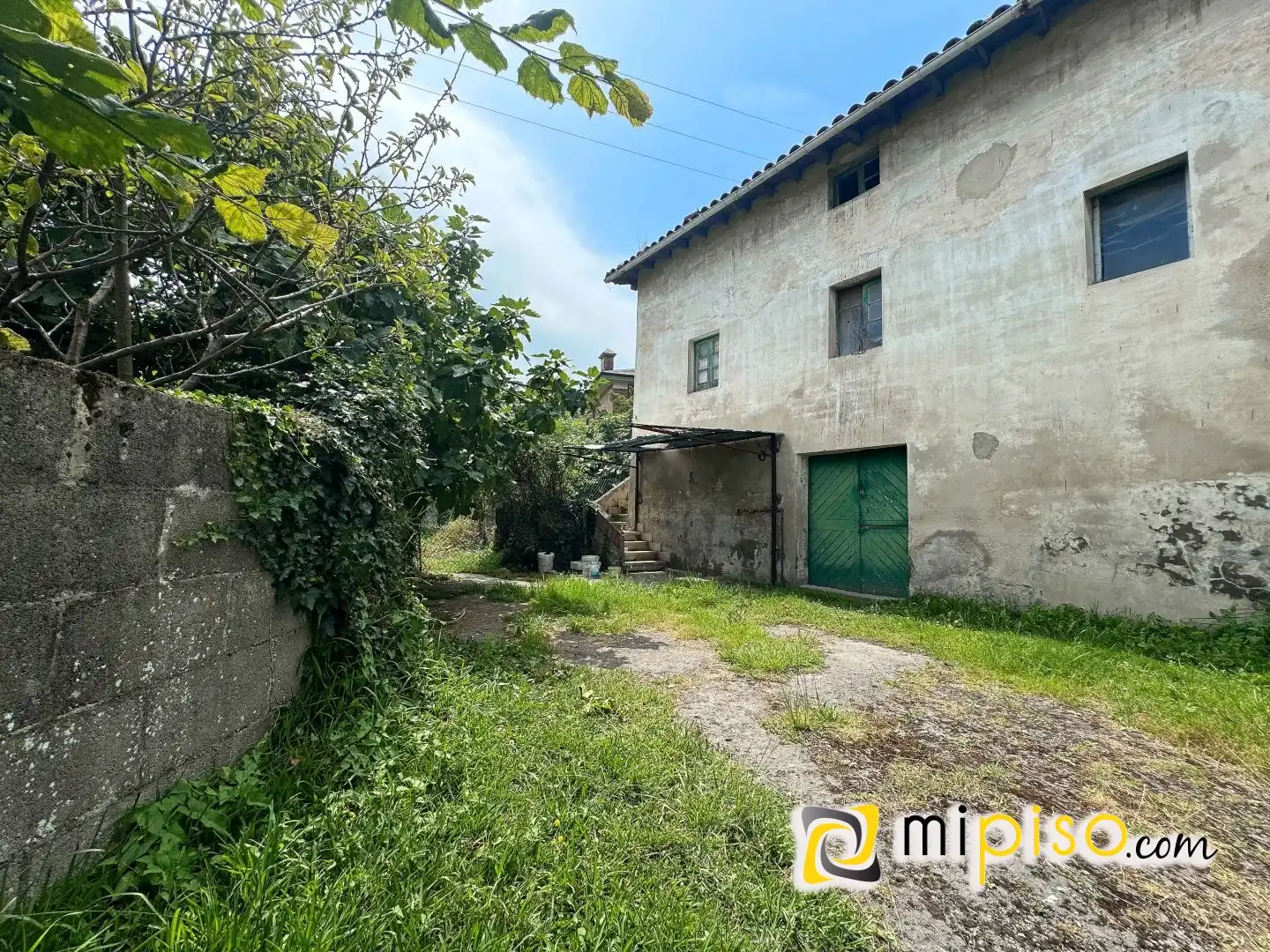 Houses for sale in Laredo  with Private garden
