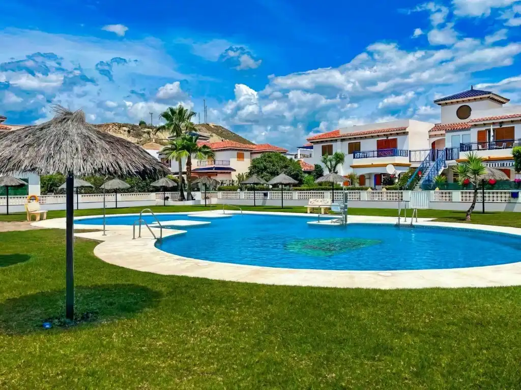 Piscina de Apartamento en venta en Vera con Aire acondicionado, Terraza y Amueblado