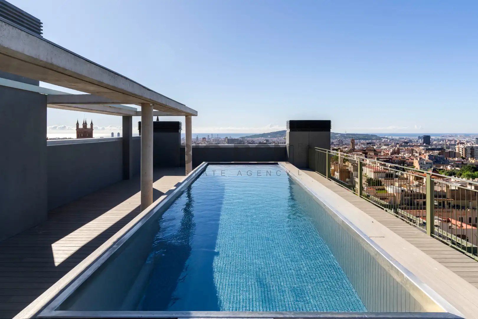 Piscina de Pis en venda en Barcelona amb Aire condicionat, Calefacció i Parquet