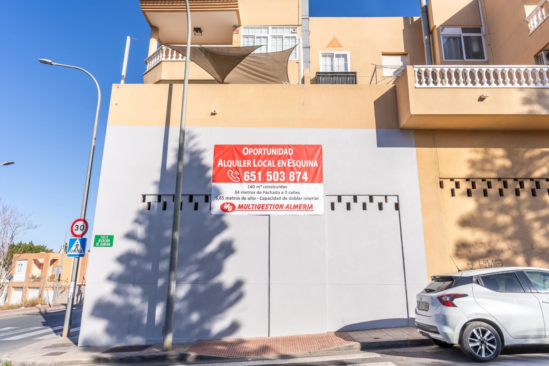 Local de lloguer a Calle ALCAZABA DE ALMERIA, 40