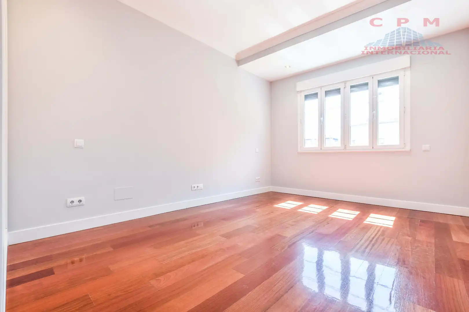 Living room of Flat for rent in Madrid  with Air Conditioner, Heating and Parquet flooring