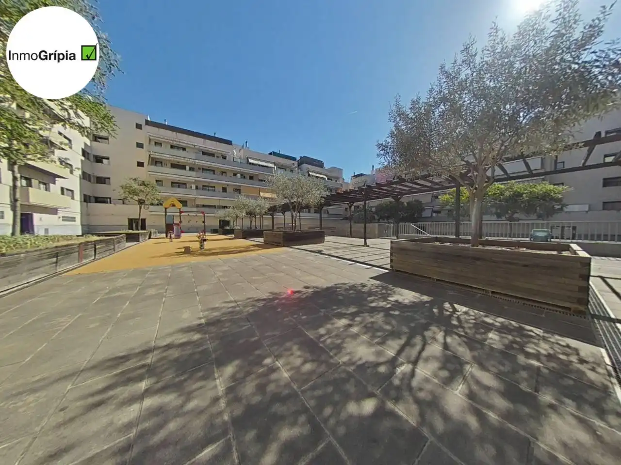 Außenansicht von Wohnung zum Verkauf in Terrassa mit Klimaanlage, Heizung und Parkett