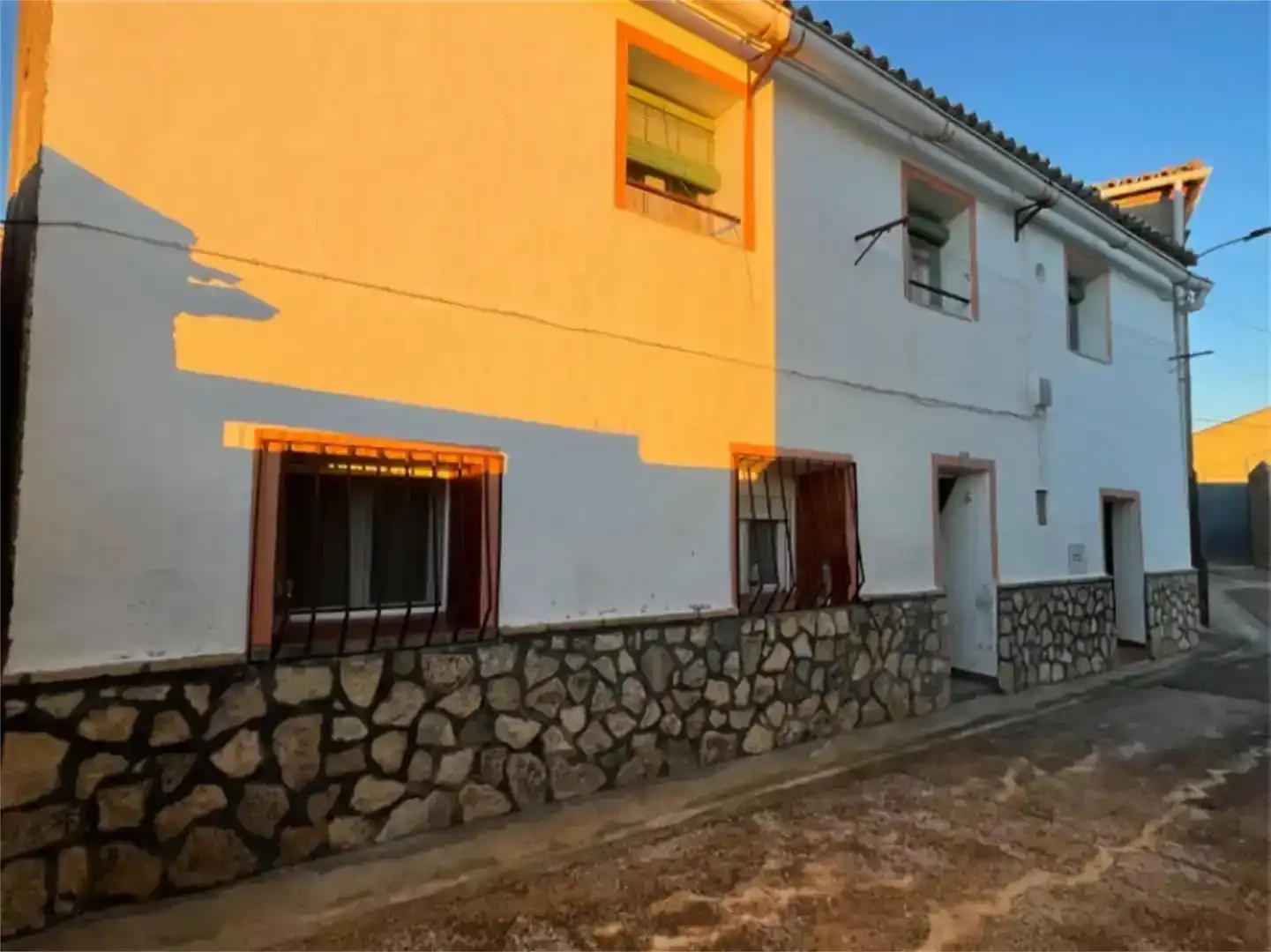 Vista exterior de Casa adosada en venda en Castejón de Valdejasa amb Moblat