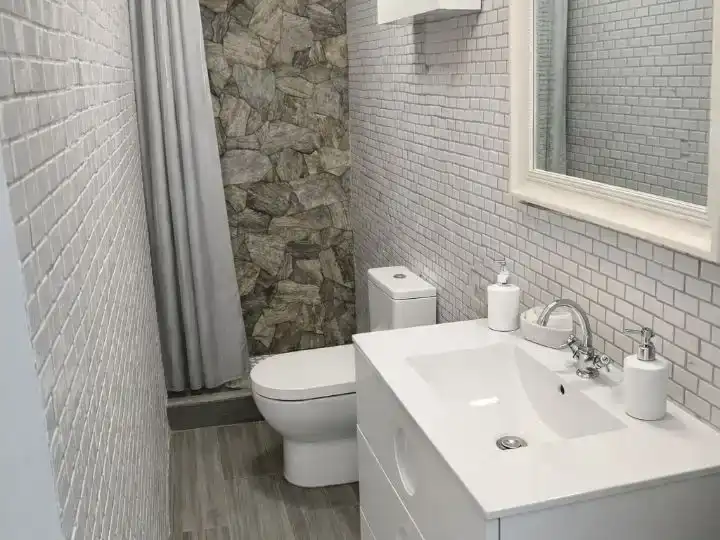 Badezimmer von Wohnung zum Verkauf in Badalona mit Klimaanlage