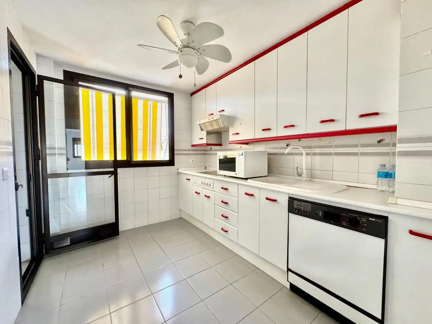 Apartment with terrace for sale in El Bajondillo, imagen 4
