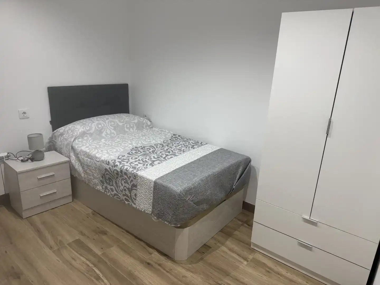 Schlafzimmer von Wohnung zur Miete in Ourense Capital  mit Balkon