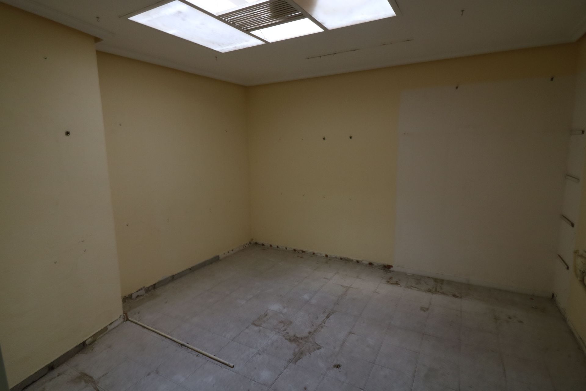 Premises for sale in  Sevilla Capital