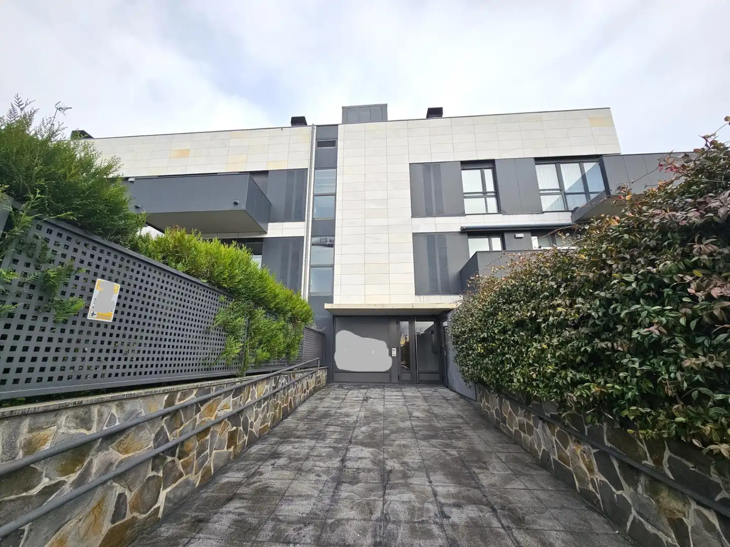 Vista exterior de Piso en venta en Donostia - San Sebastián  con Calefacción, Jardín privado y Terraza