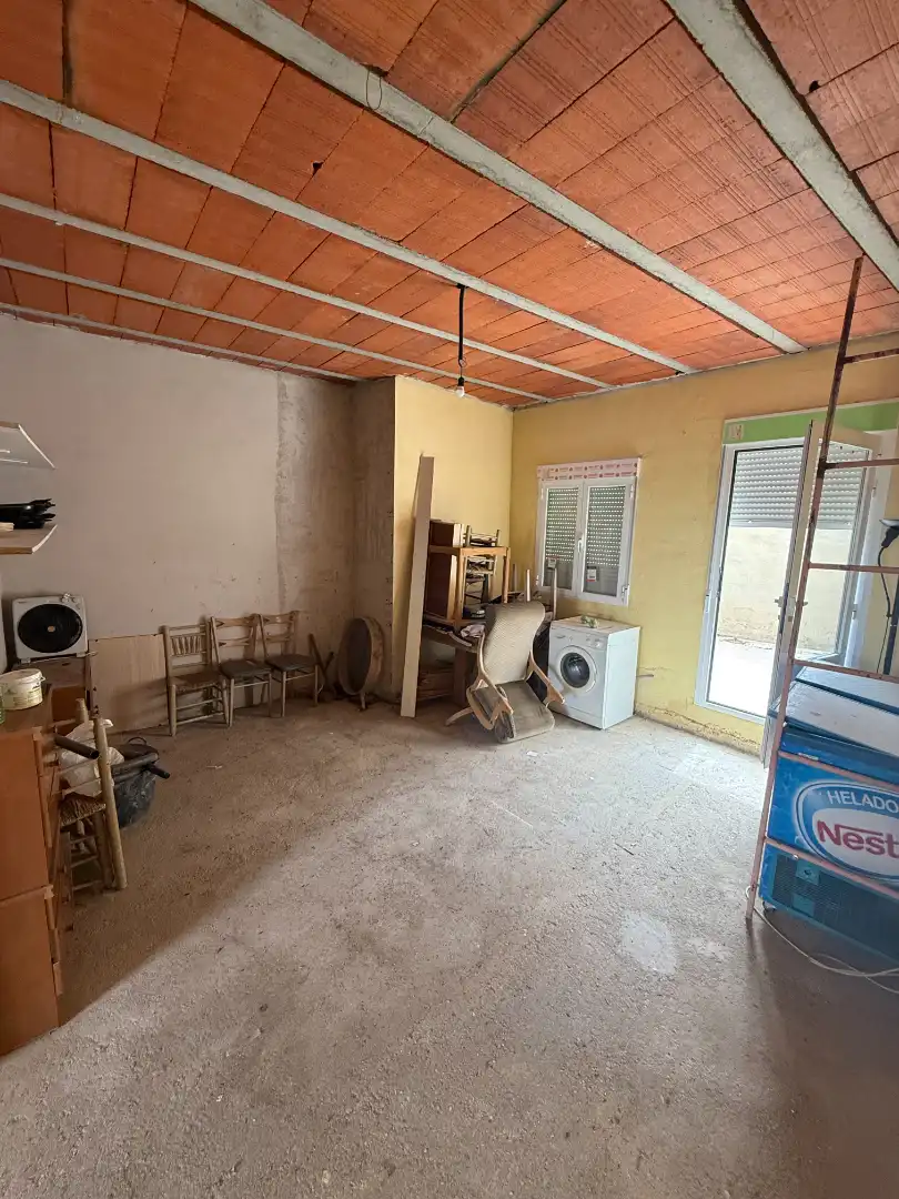 Houses for sale in Lezuza  with Private garden, Terrace and Furnished