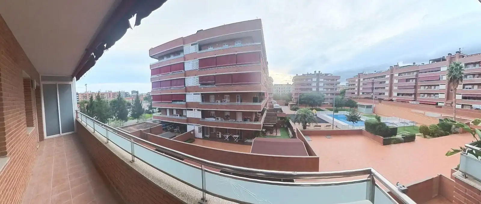 Vista exterior de Piso en venta en Viladecans con Jardín privado y Balcón