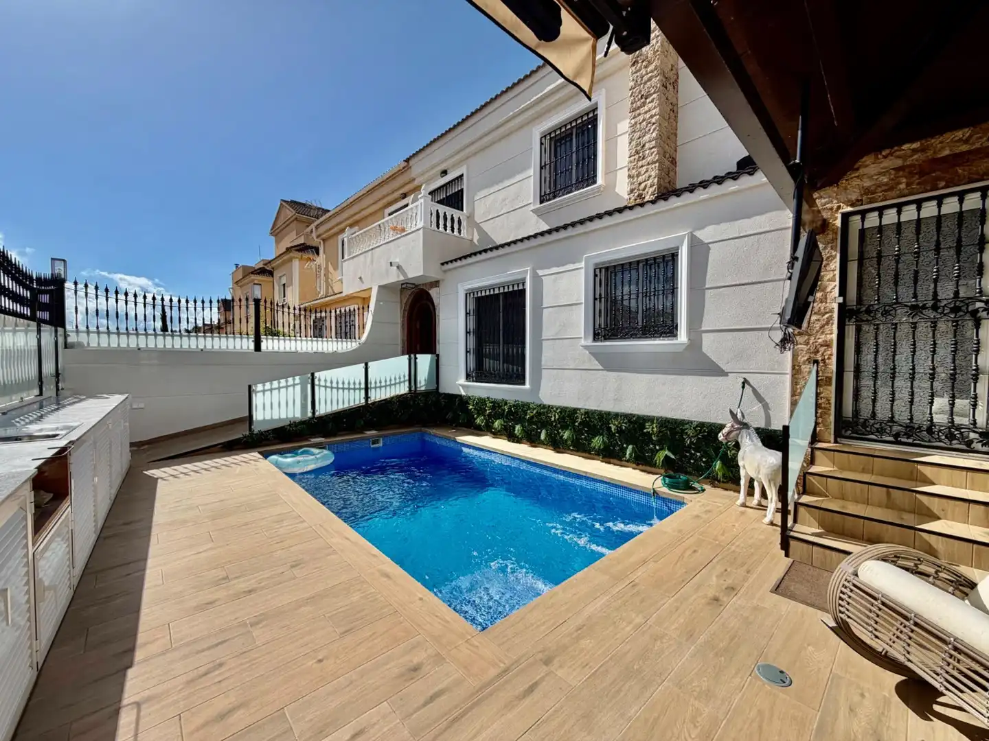 Piscina de Casa adosada en venda en Orihuela