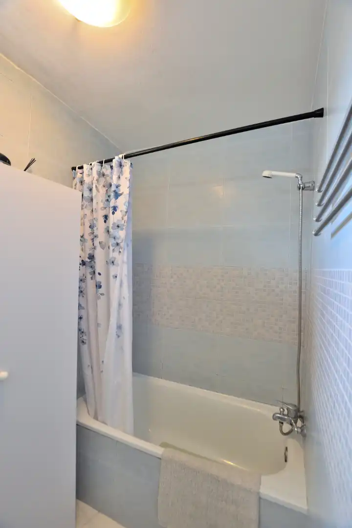 Baño de Apartamento en venta en Ronda con Aire acondicionado, Trastero y Horno