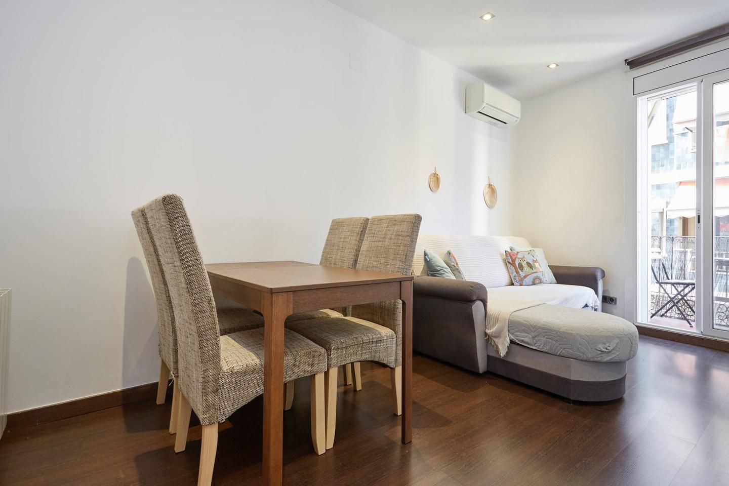 Sala de estar de Piso de alquiler en  Barcelona Capital con Aire acondicionado y Amueblado