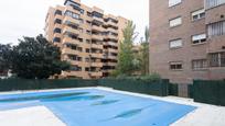 Piscina de Pis en venda en  Madrid Capital amb Calefacció, Parquet i Piscina comunitària