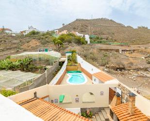 Vista exterior de Casa o xalet en venda en Arucas amb Calefacció, Jardí privat i Terrassa
