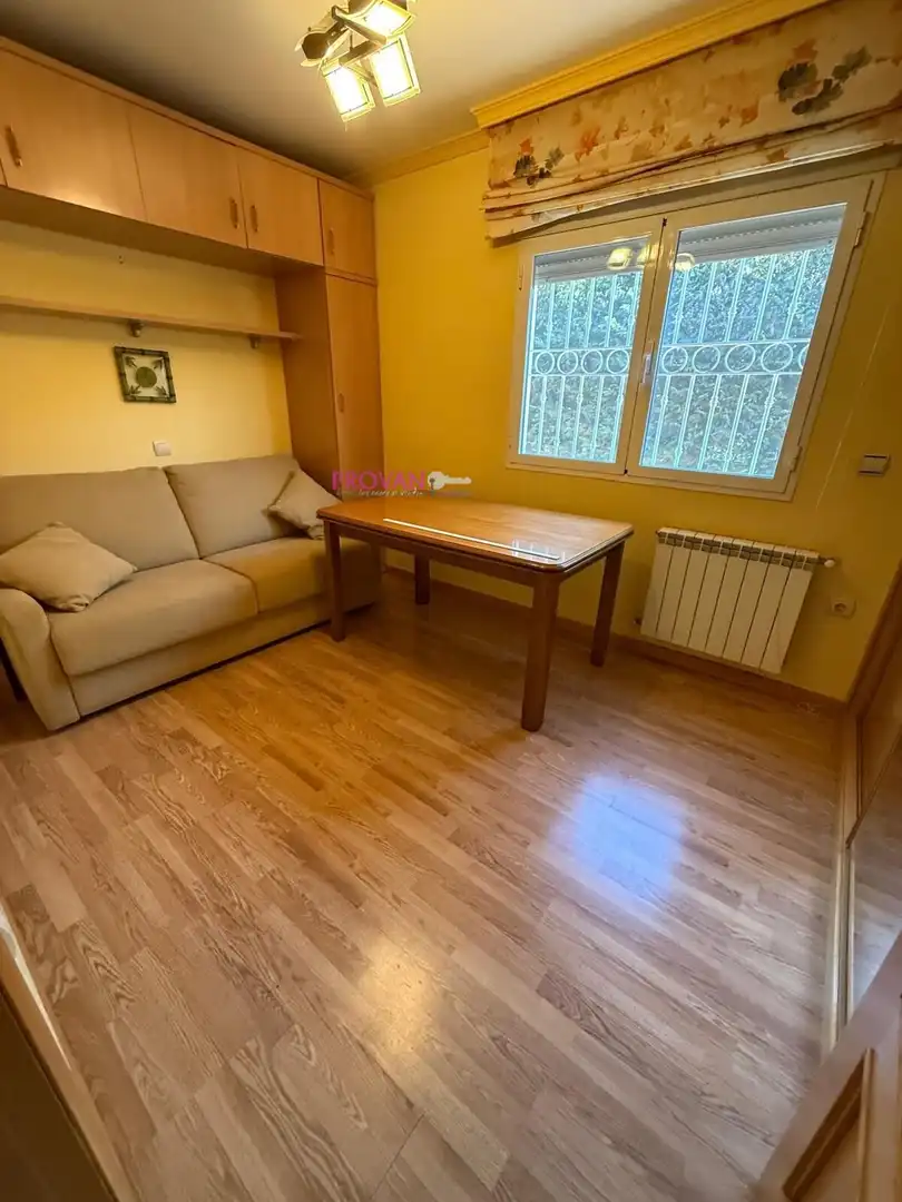 Habitación de Casa o chalet en venta en Torres de la Alameda con Aire acondicionado, Calefacción y Terraza