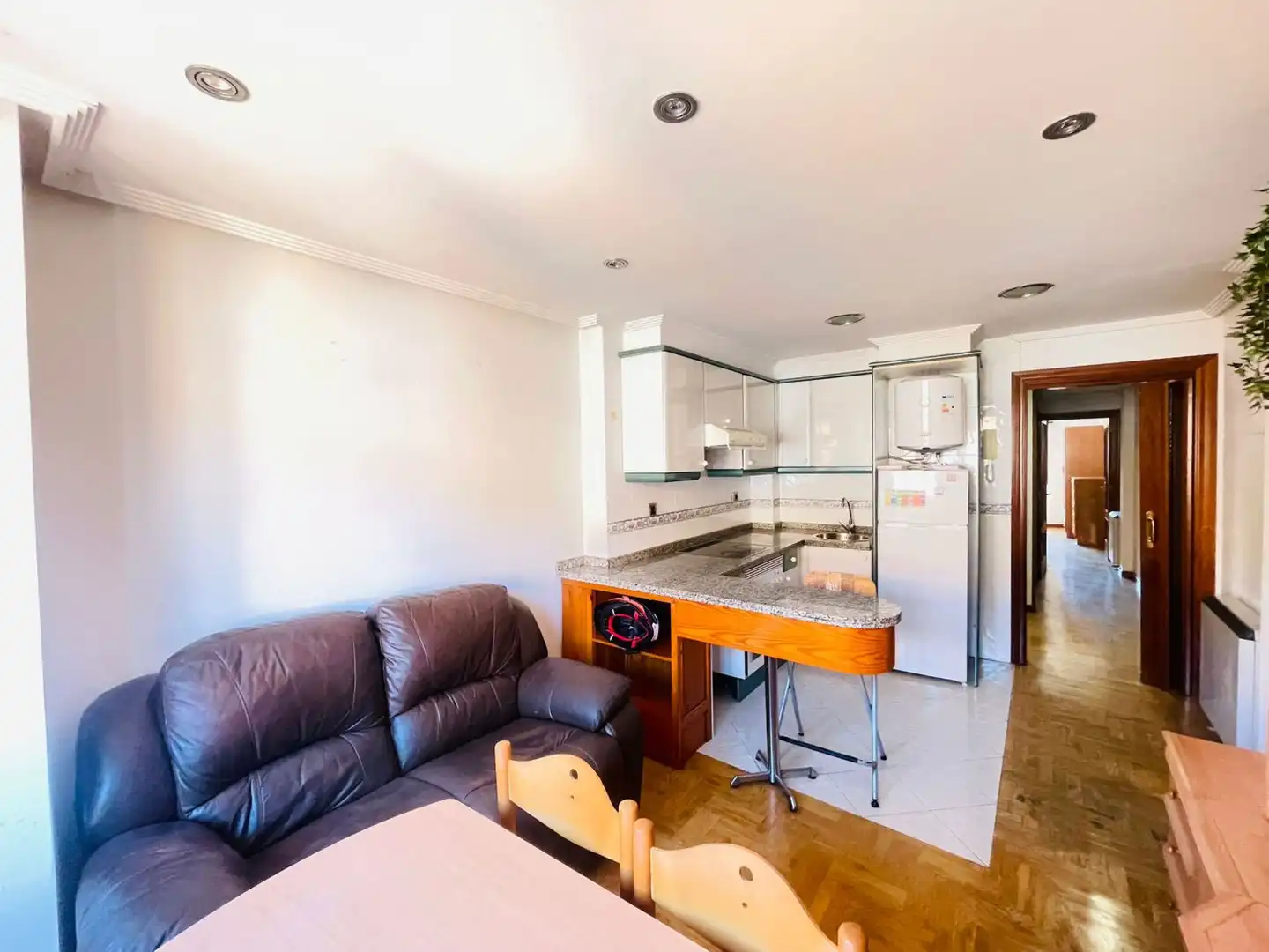Cuina de Apartament en venda en Gijón  amb Calefacció i Traster