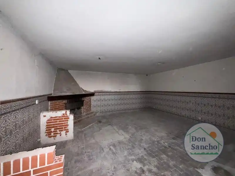 Casa adosada en venda en Mucientes amb Terrassa