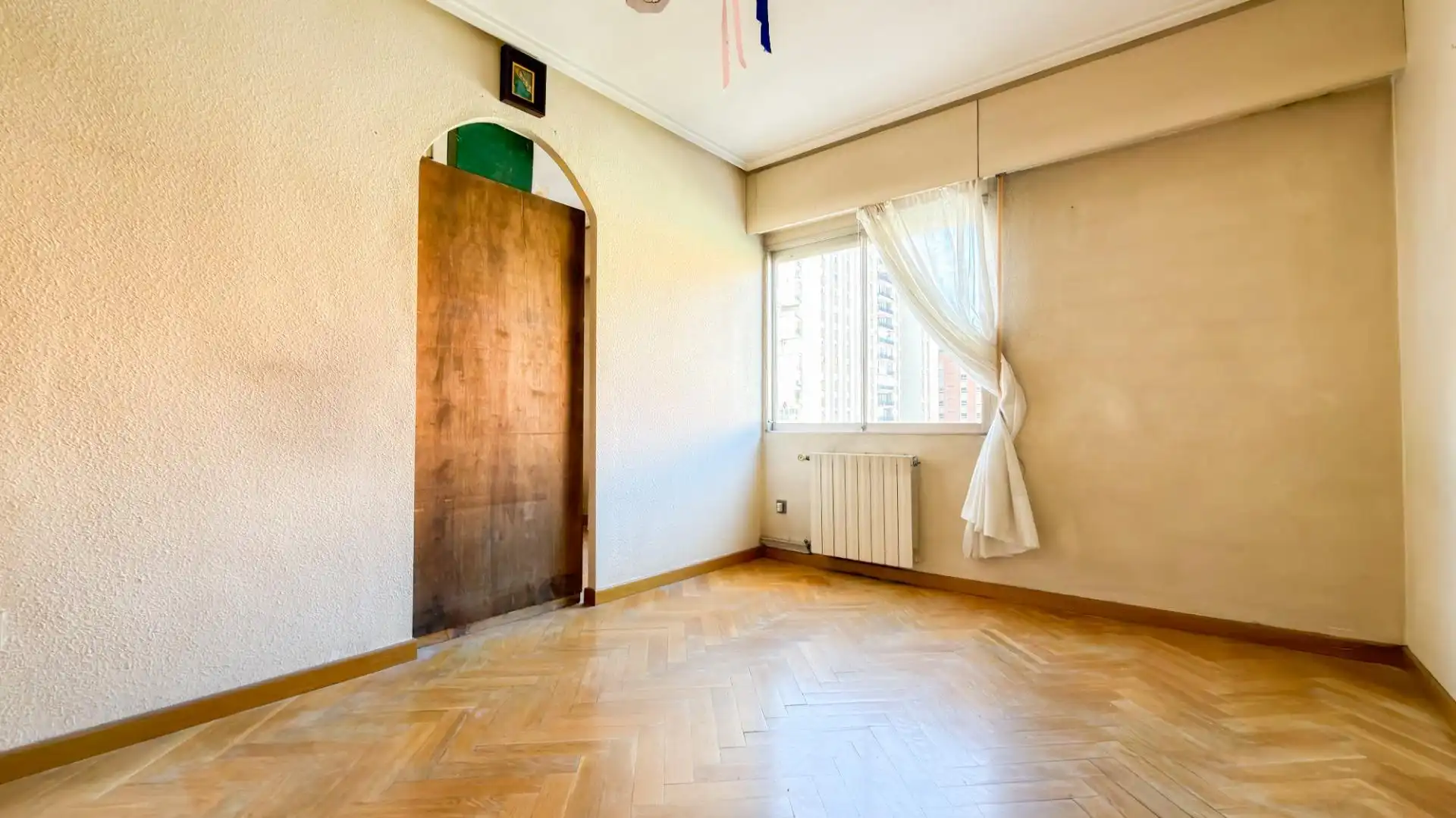 Schlafzimmer von Wohnung zum Verkauf in Valencia mit Klimaanlage, Heizung und Parkett