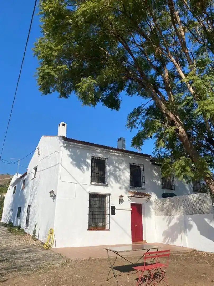 Außenansicht von Wohnung zur Miete in Álora mit Privatgarten, Abstellraum und Schwimmbad