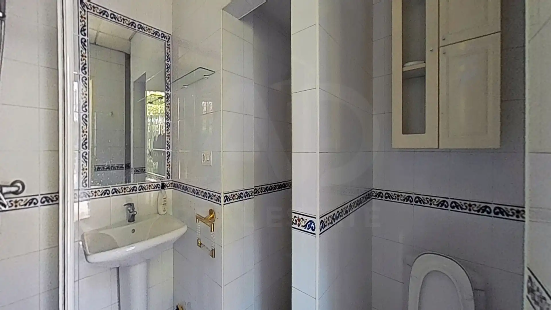 Bathroom of Houses for sale in Dos Hermanas  with Air Conditioner, Heating and Swimming Pool
