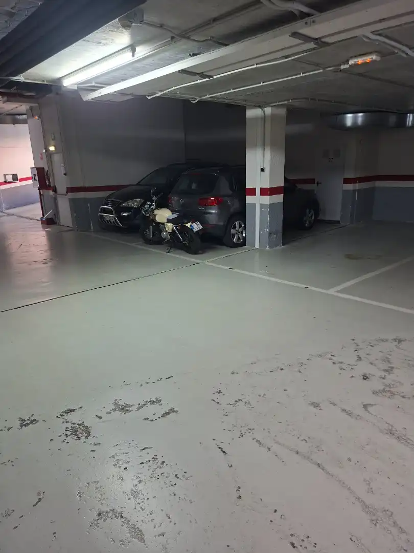 Parkplatz von Garage zur Miete in Irun 
