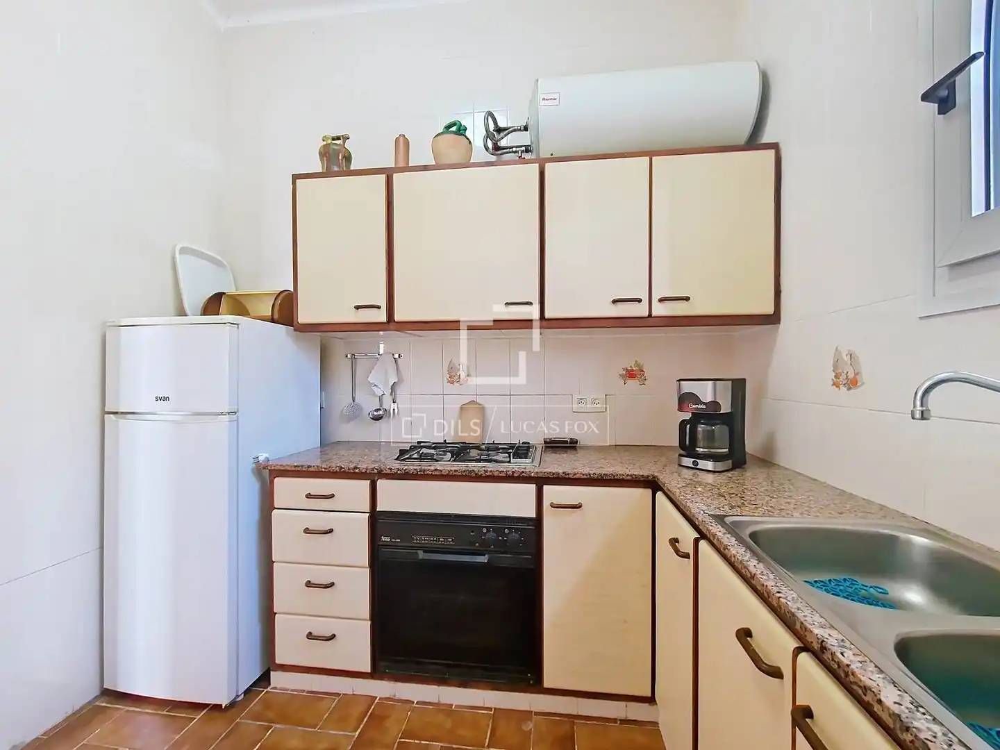 Cuina de Casa o xalet en venda en Calafell amb Jardí privat, Terrassa i Traster