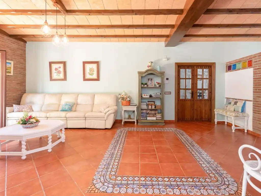 Sala d'estar de Finca rústica en venda en Villanueva del Trabuco amb Aire condicionat, Jardí privat i Terrassa