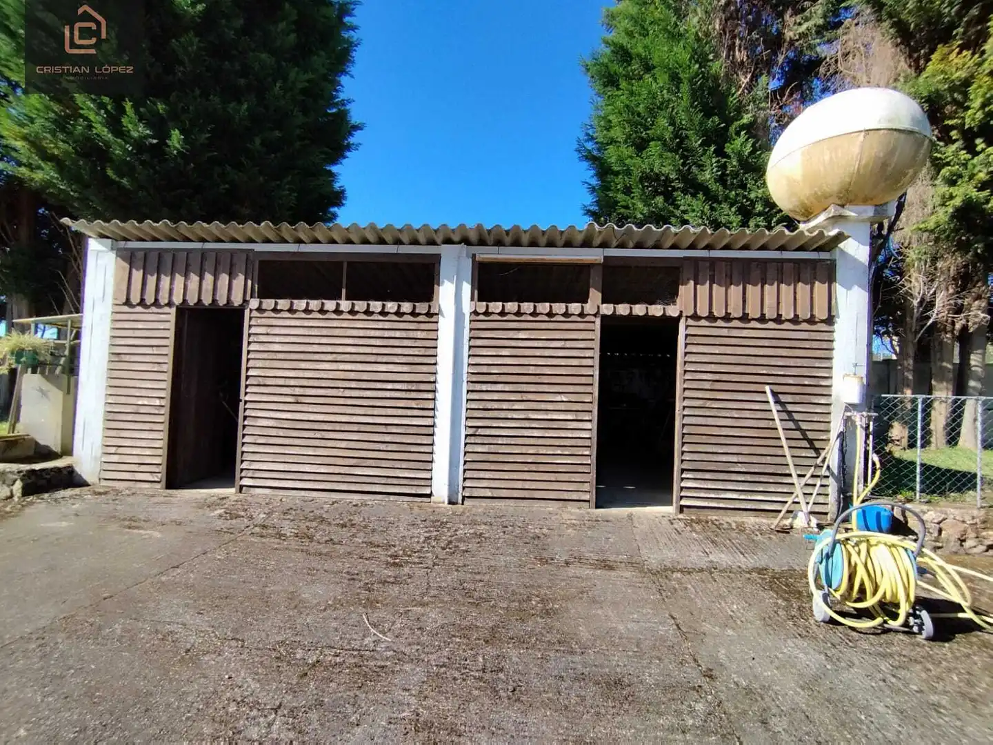 Vista exterior de Casa o xalet en venda en Abegondo amb Calefacció, Parquet i Terrassa