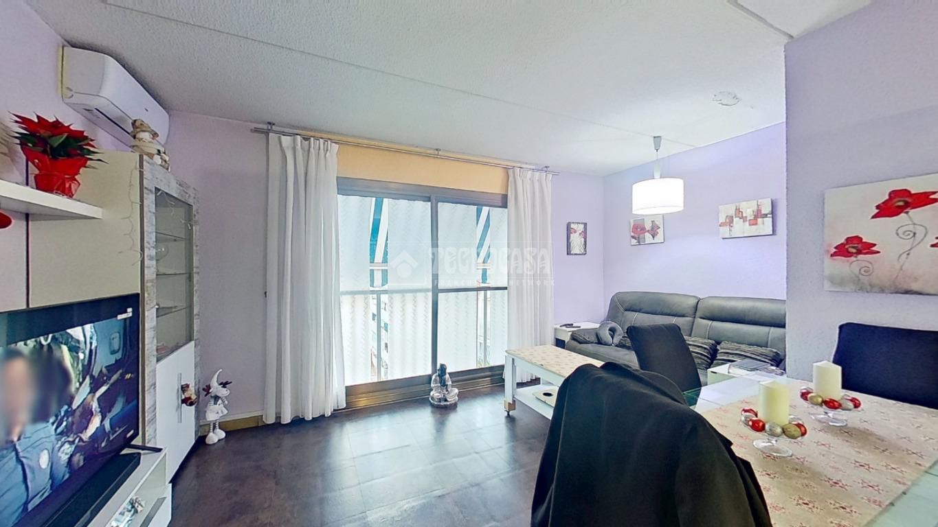 Sala d'estar de Pis en venda en Cerdanyola del Vallès