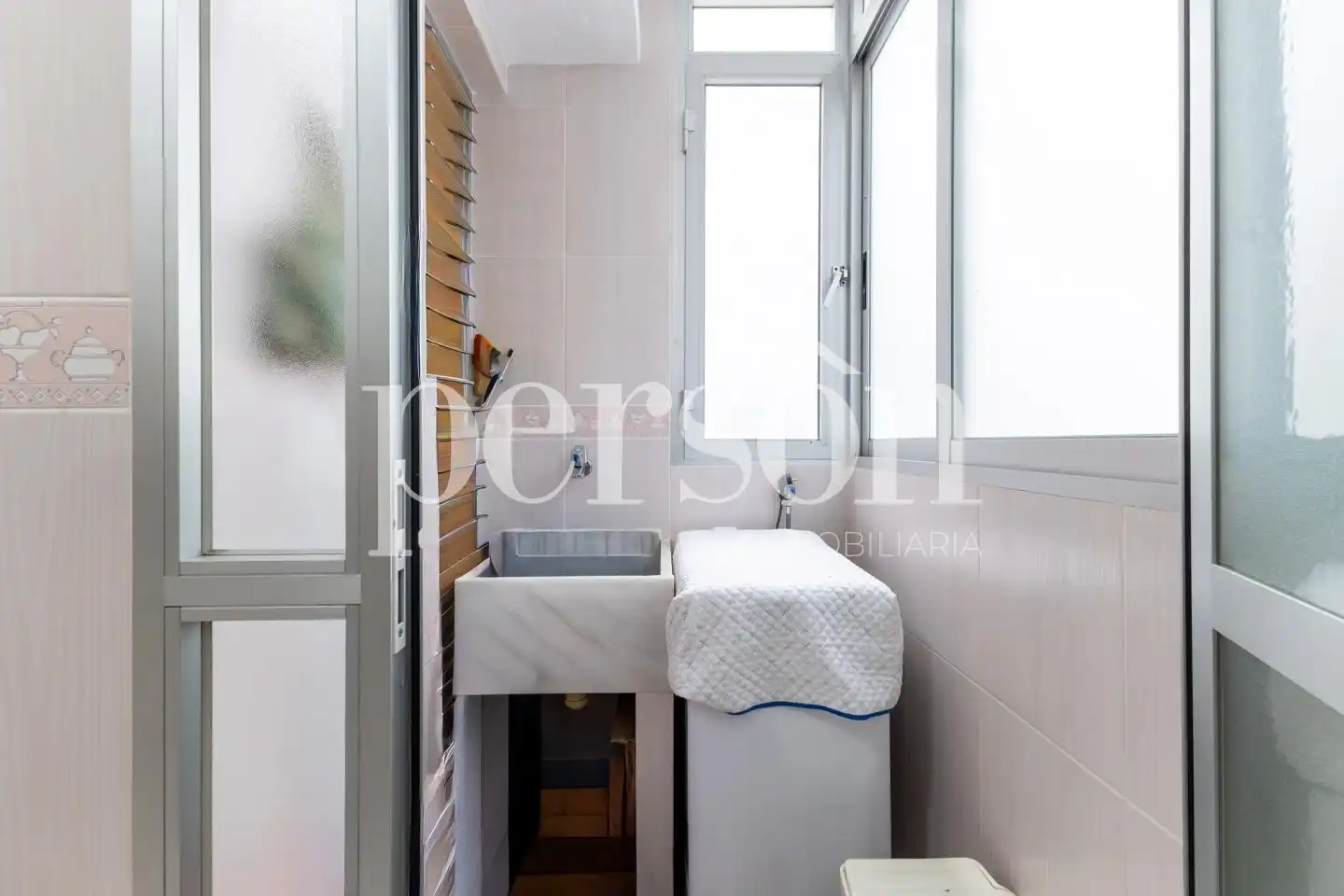 Baño de Piso en venta en Valencia con Aire acondicionado, Amueblado y Balcón