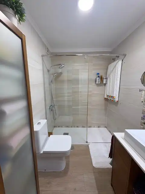 Bany de Pis en venda en Algeciras amb Aire condicionat, Jardí privat i Parquet