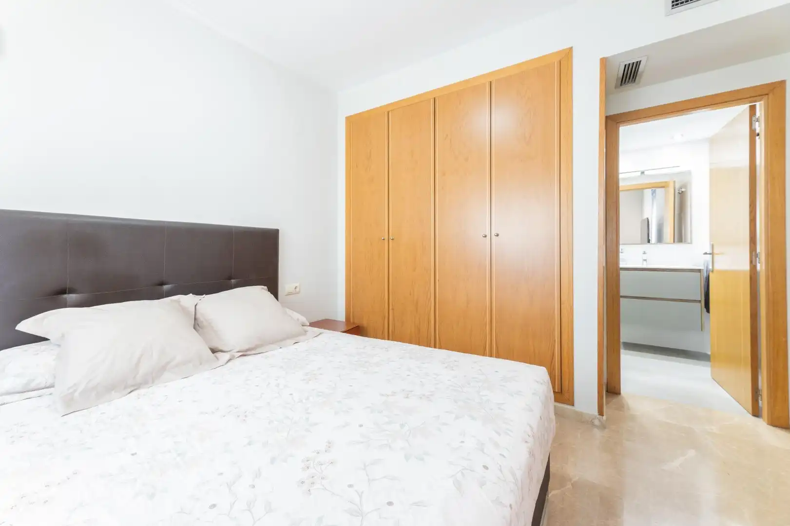 Schlafzimmer von Dachboden zum Verkauf in Foios mit Klimaanlage, Heizung und Terrasse