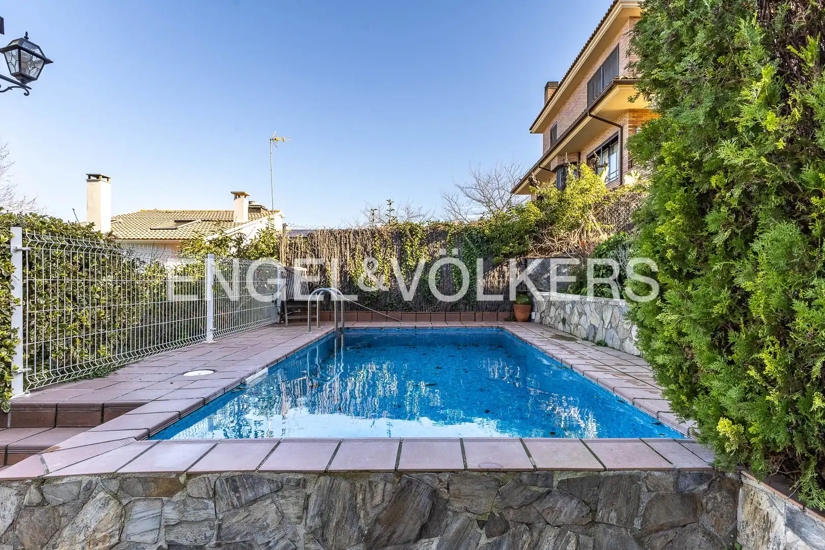 Swimming pool of Houses for sale in Sant Cugat del Vallès  with Air Conditioner, Heating and Private garden