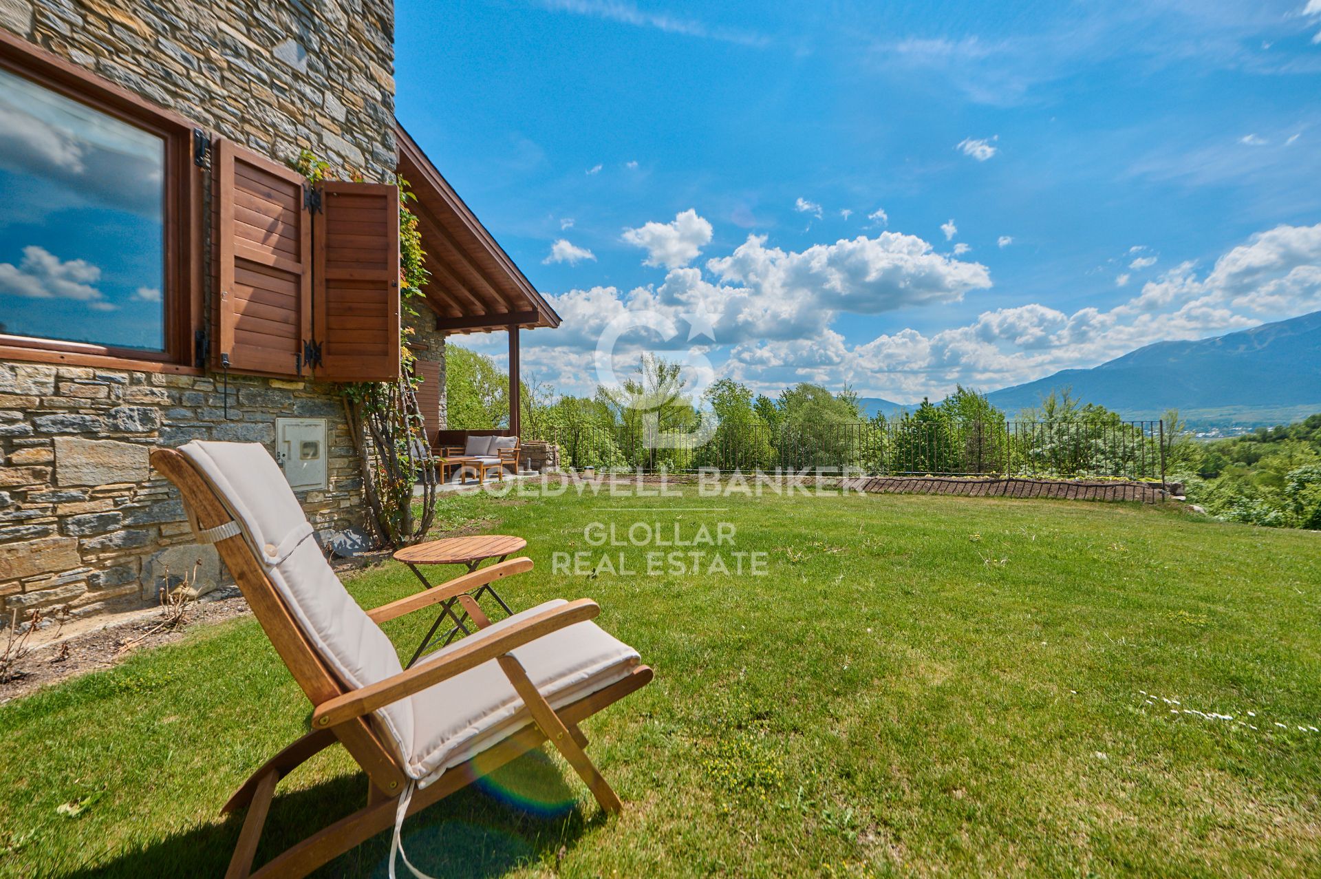 Garden of Single-family semi-detached for sale in Isòvol  with Heating, Private garden and Parquet flooring