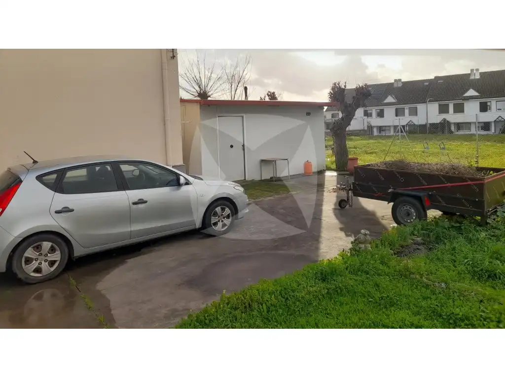 Aparcament de Casa o xalet en venda en Badajoz amb Aire condicionat, Jardí privat i Traster