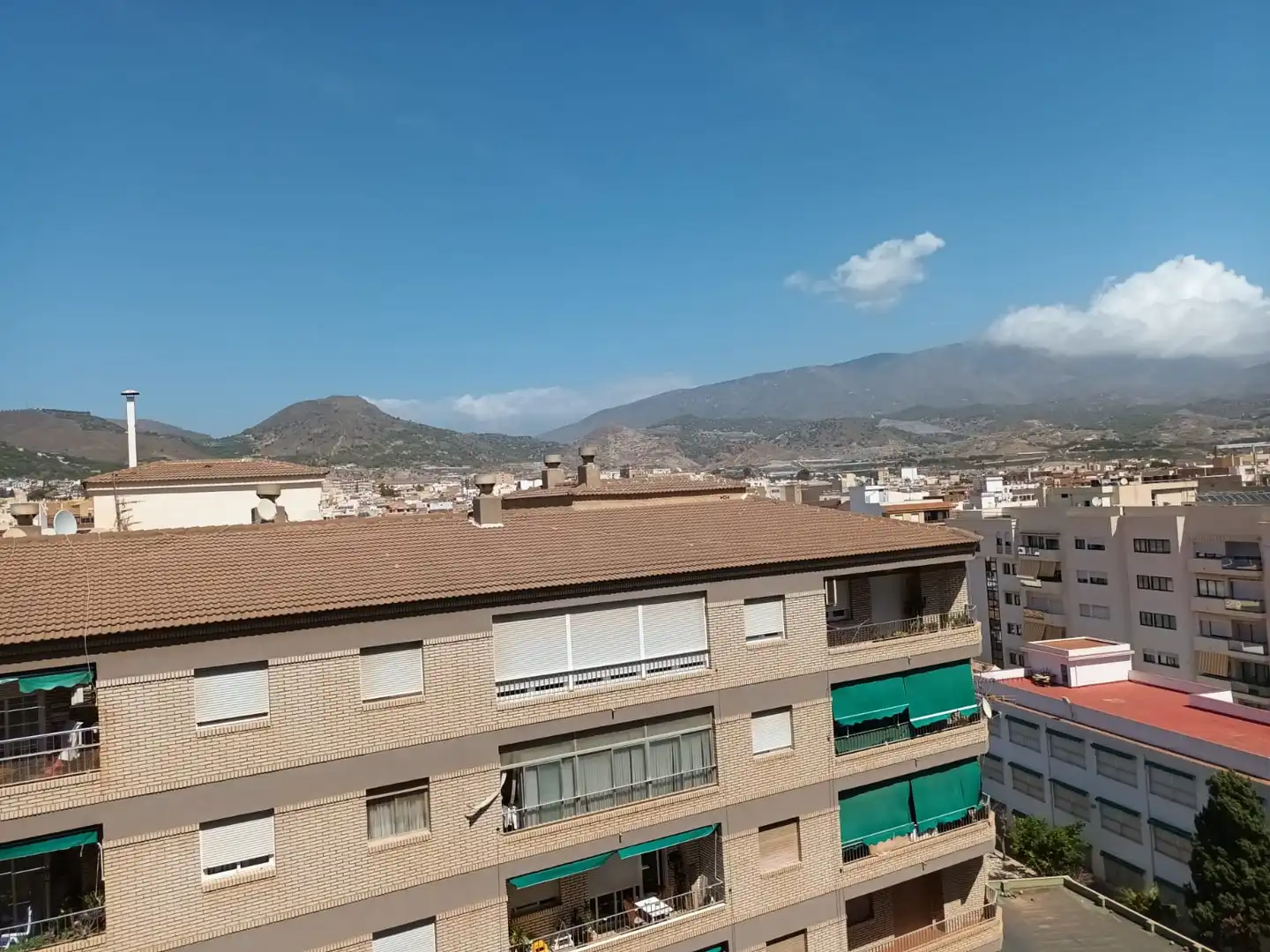 Vista exterior de Pis de lloguer en Motril amb Calefacció, Terrassa i Moblat