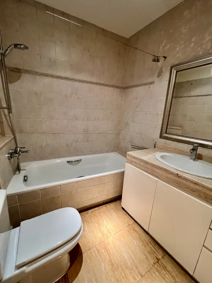 Baño de Piso en venta en Barcelona con Aire acondicionado, Horno y Lavadora