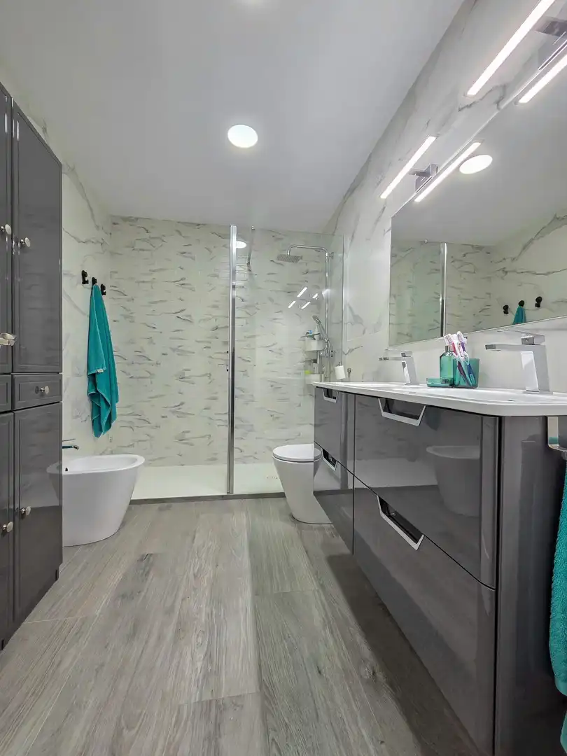 Badezimmer von Haus oder Chalet zum Verkauf in Torrent mit Klimaanlage, Privatgarten und Abstellraum