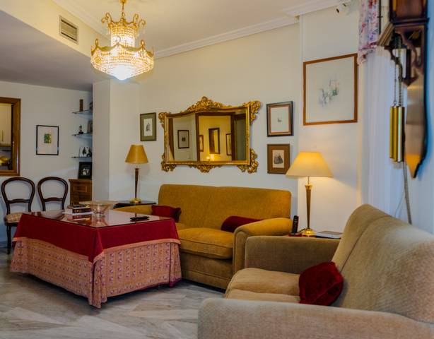 Piso en Venta en Plaza Apóstoles en La Catedral